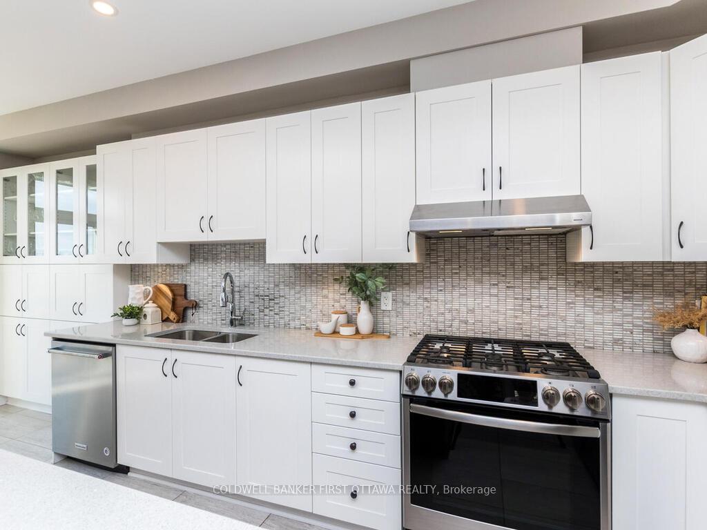 Photo 10 of 249 Kimpton Drive, Ottawa, Stittsville (North) — HOMEH