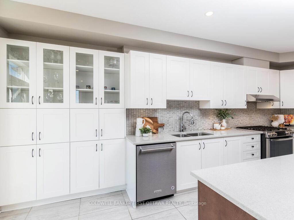 Photo 11 of 249 Kimpton Drive, Ottawa, Stittsville (North) — HOMEH