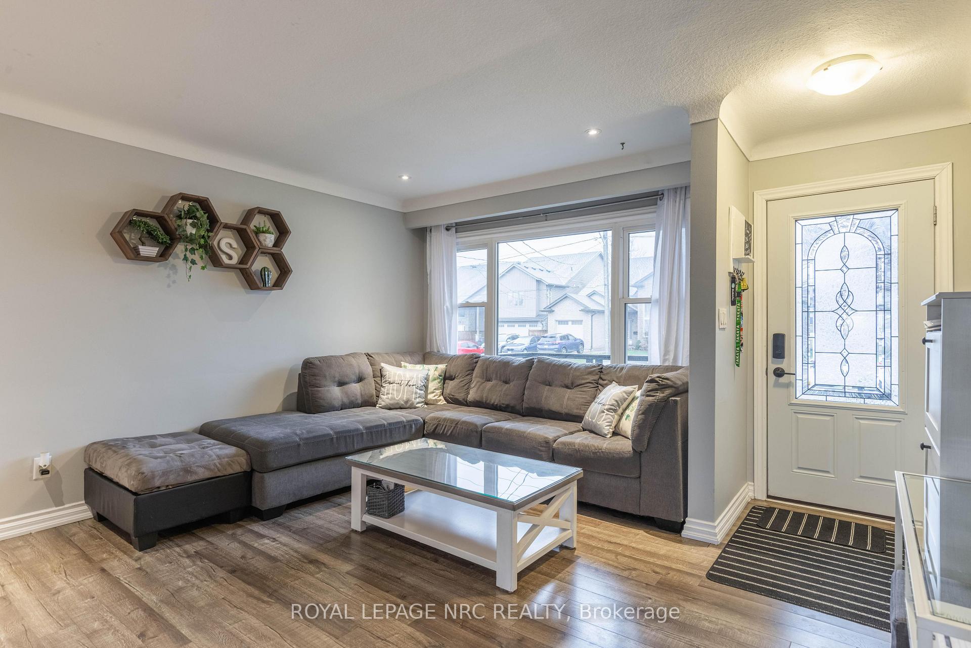 Photo 5 of 21 Greenwood Avenue, St. Catharines, Secord Woods — HOMEH