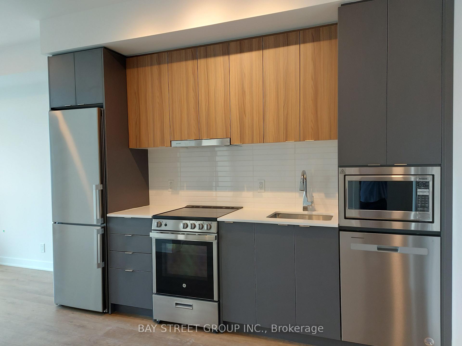 Photo 5 of Unit B1006, 50 Upper Mall Way, Vaughan, Brownridge — HOMEH