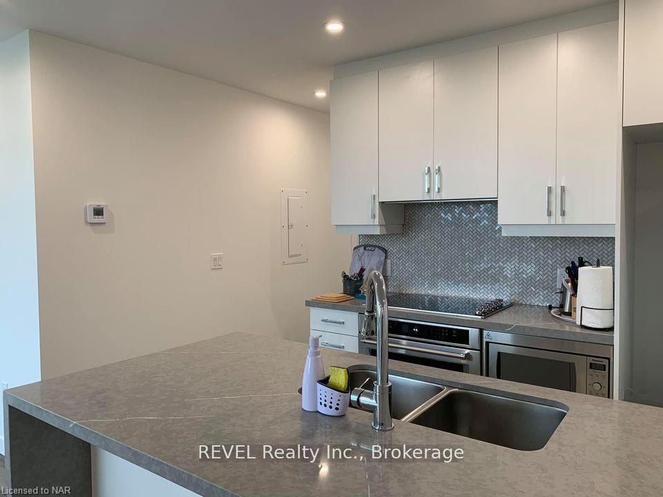 Photo 3 of Unit 407, 479 Charlton Ave E, Hamilton, Stinson — HOMEH
