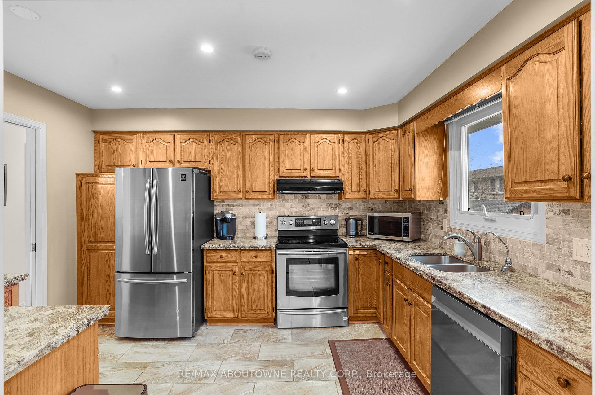 Photo 9 of 44 The Meadows Street, St. Catharines, Lakeport — HOMEH