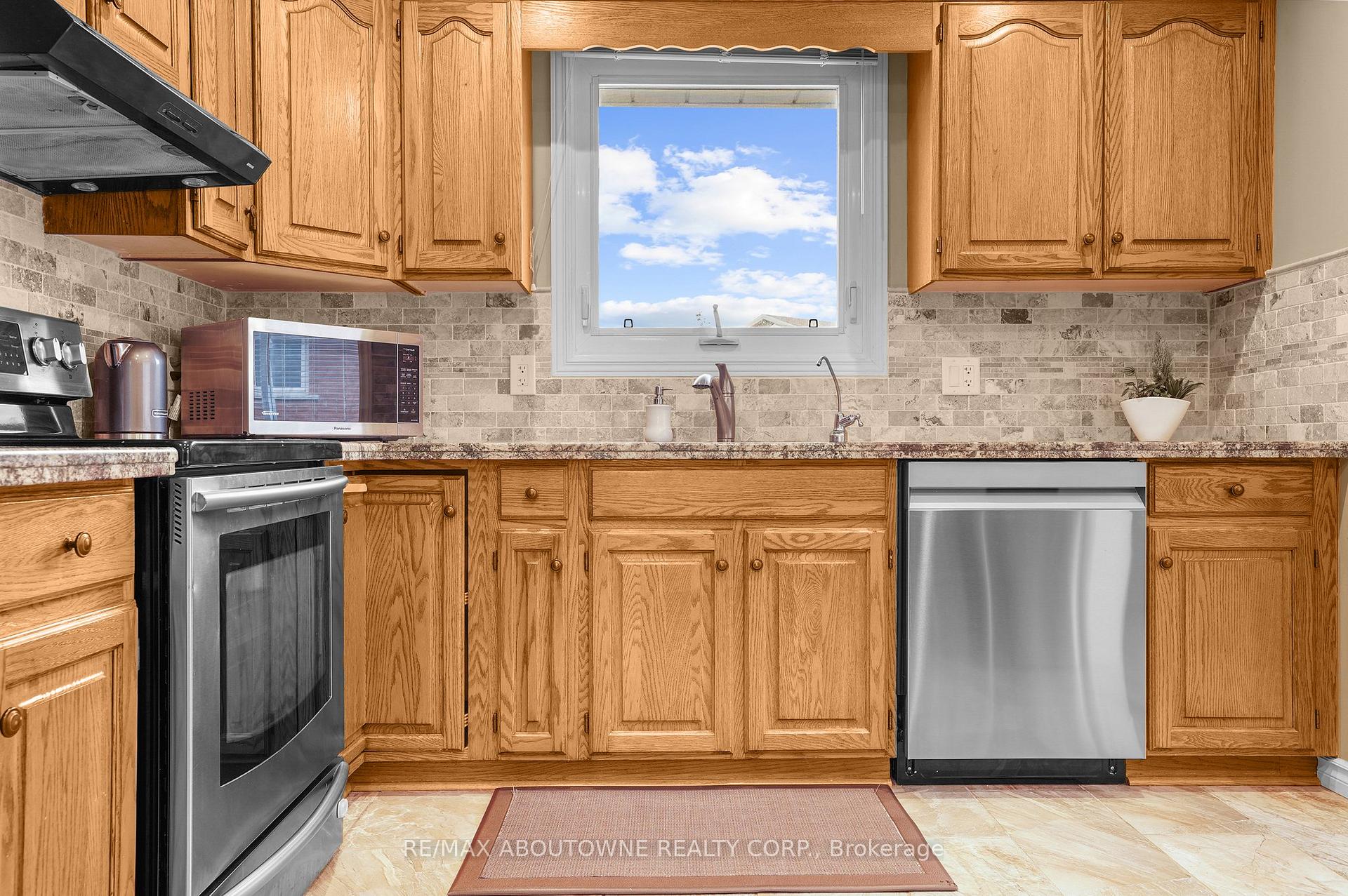 Photo 10 of 44 The Meadows Street, St. Catharines, Lakeport — HOMEH