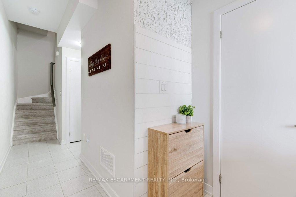 Photo 4 of Unit 74, 590 North Service Road, Hamilton, Lakeshore — HOMEH