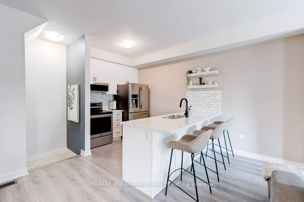 Photo 5 of Unit 74, 590 North Service Road, Hamilton, Lakeshore — HOMEH