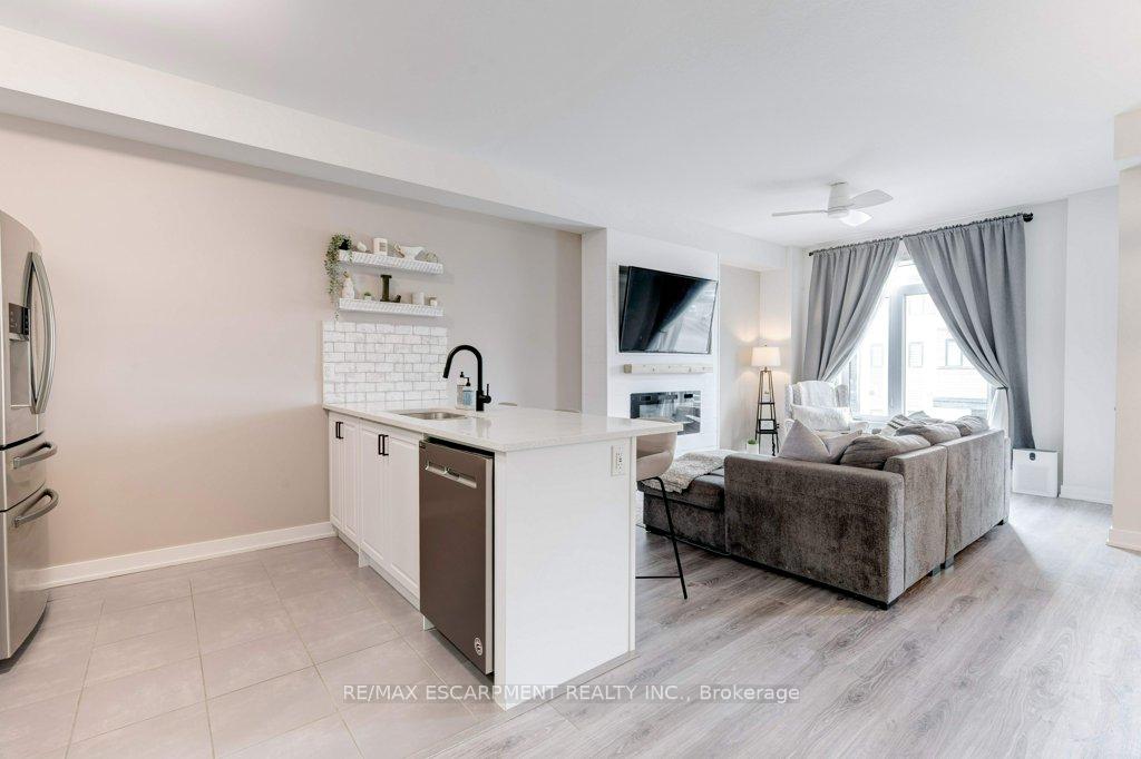Photo 8 of Unit 74, 590 North Service Road, Hamilton, Lakeshore — HOMEH