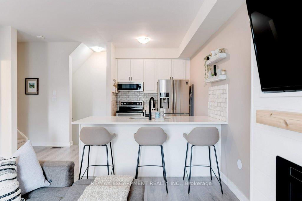 Photo 9 of Unit 74, 590 North Service Road, Hamilton, Lakeshore — HOMEH