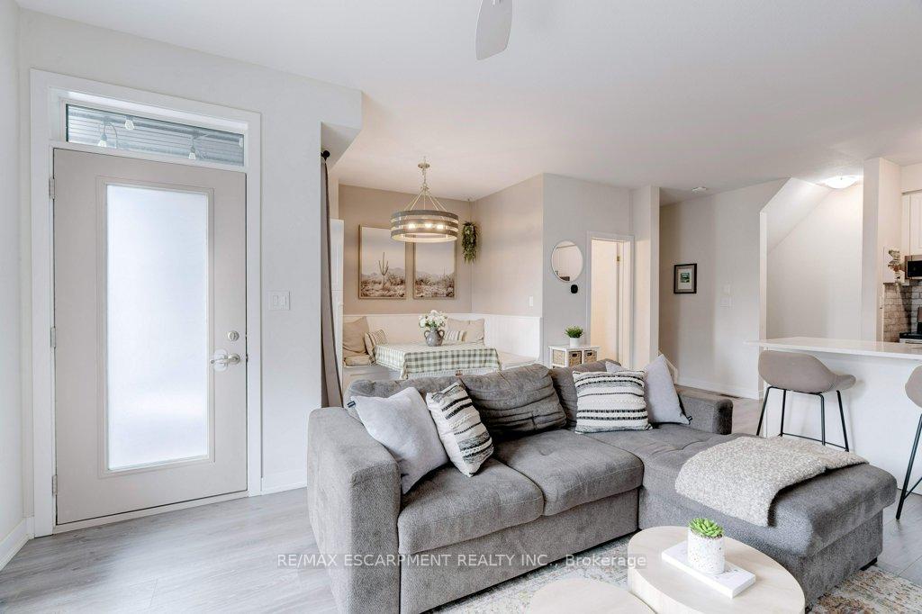 Photo 10 of Unit 74, 590 North Service Road, Hamilton, Lakeshore — HOMEH