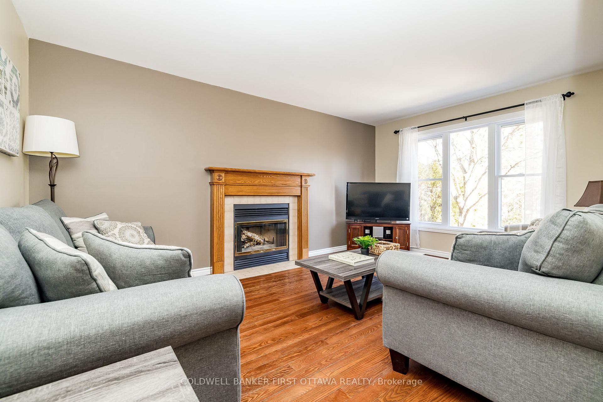 Photo 10 of 22 Lone Meadow Trail, Ottawa, Stittsville (Central) — HOMEH