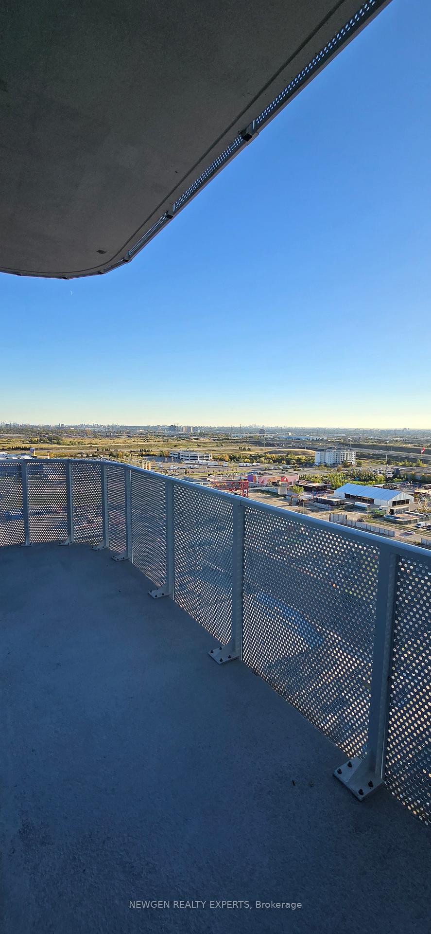 Photo 4 of Unit 1915, 28 Interchange Way, Vaughan, Vaughan Corporate Centre — HOMEH