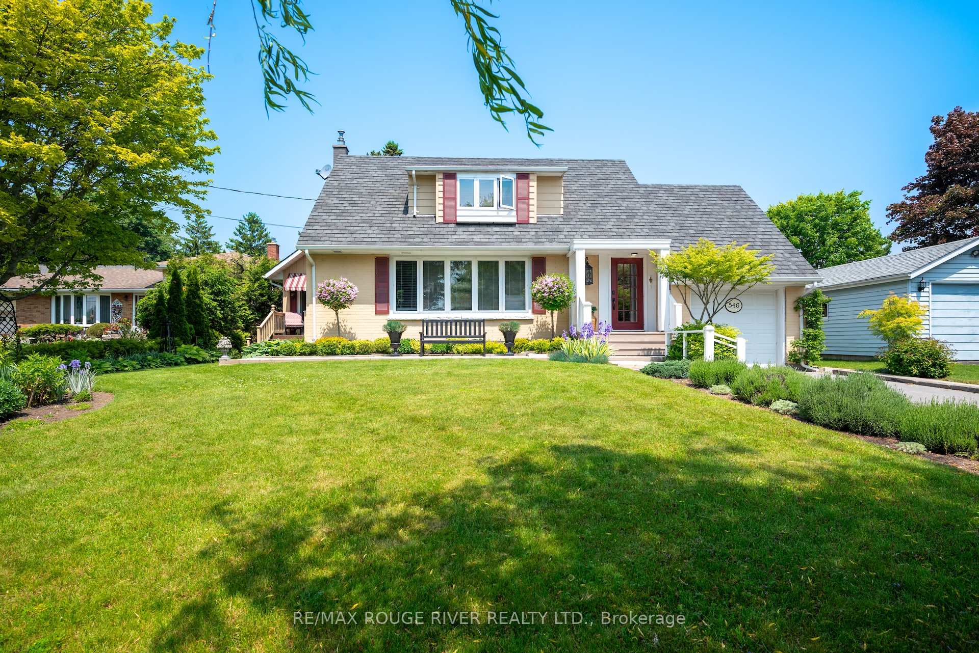 Photo 2 of 546 Lakeshore Road, Cobourg — HOMEH