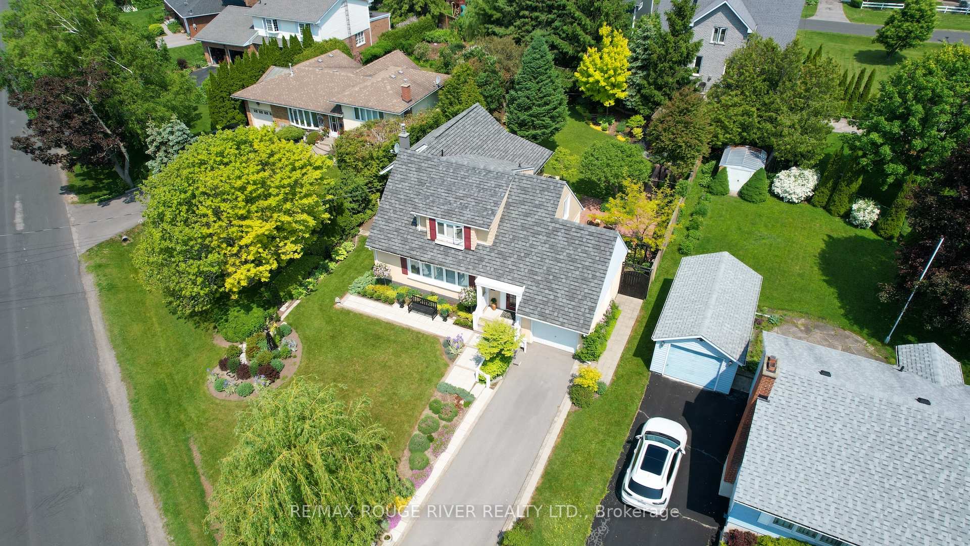 Photo 4 of 546 Lakeshore Road, Cobourg — HOMEH