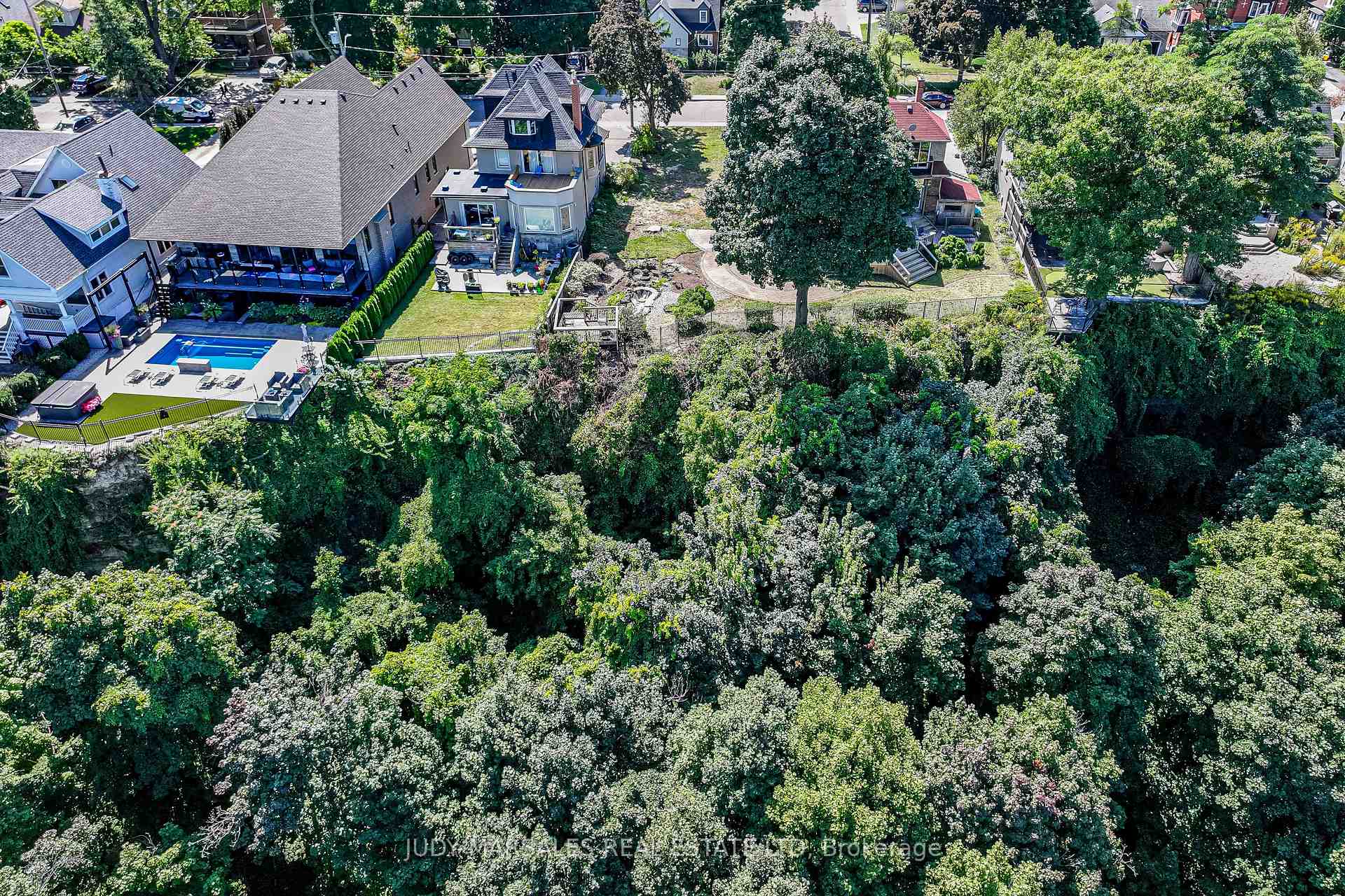 Photo 10 of 63 Mountain Park Avenue, Hamilton, Centremount — HOMEH