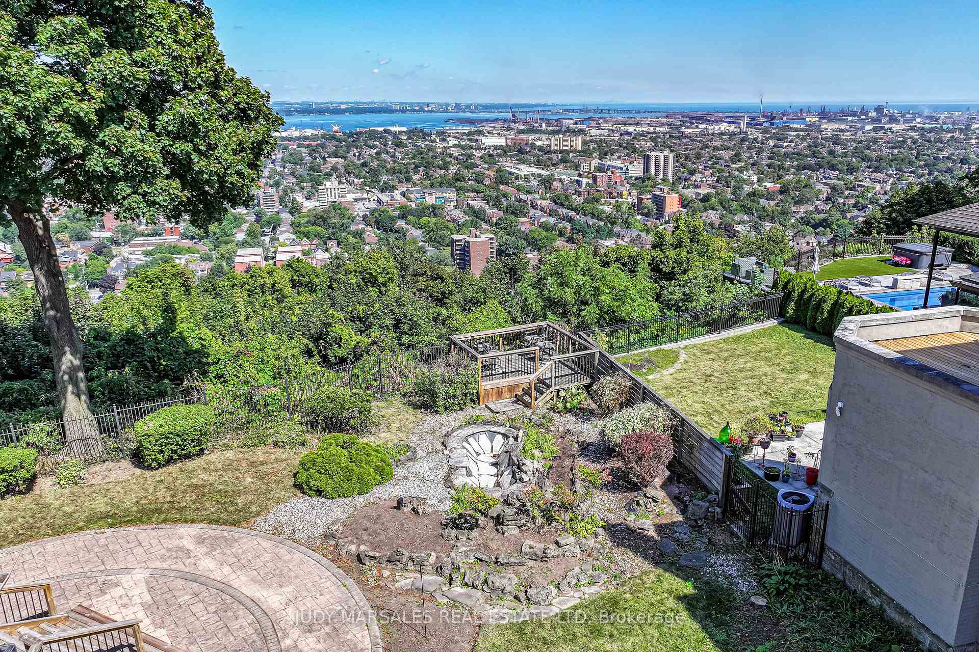 Photo 12 of 63 Mountain Park Avenue, Hamilton, Centremount — HOMEH