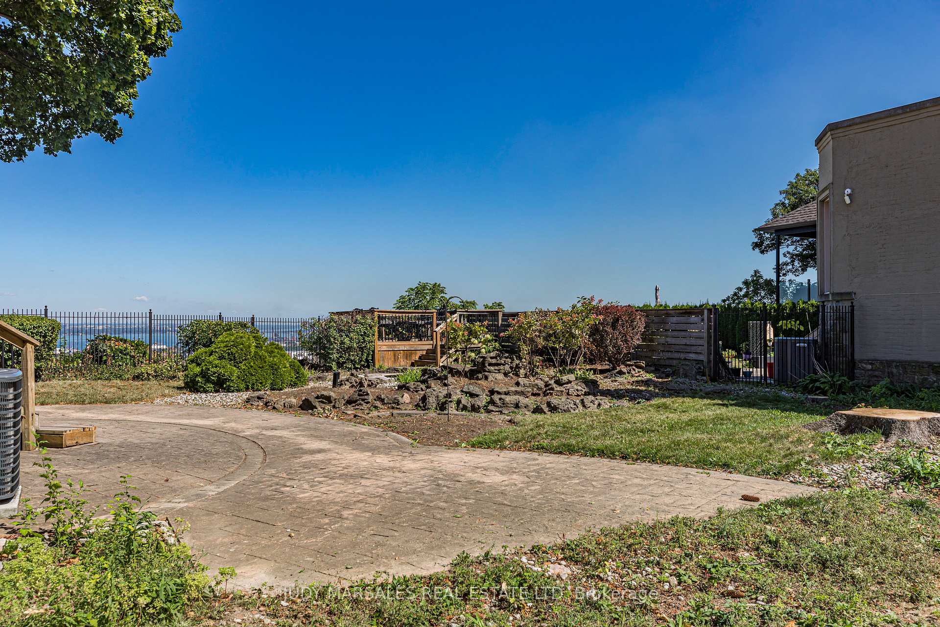 Photo 17 of 63 Mountain Park Avenue, Hamilton, Centremount — HOMEH