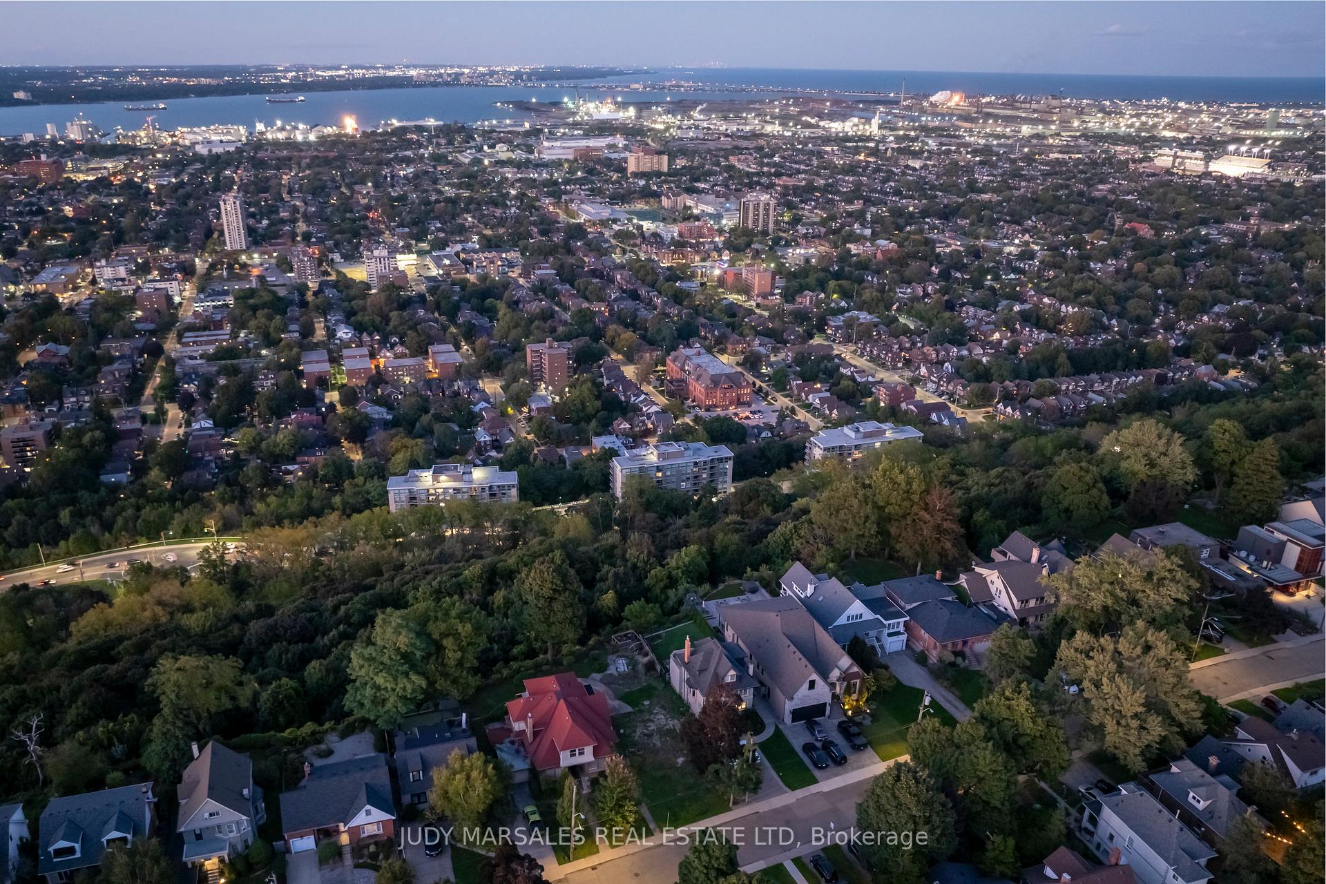 Photo 26 of 63 Mountain Park Avenue, Hamilton, Centremount — HOMEH