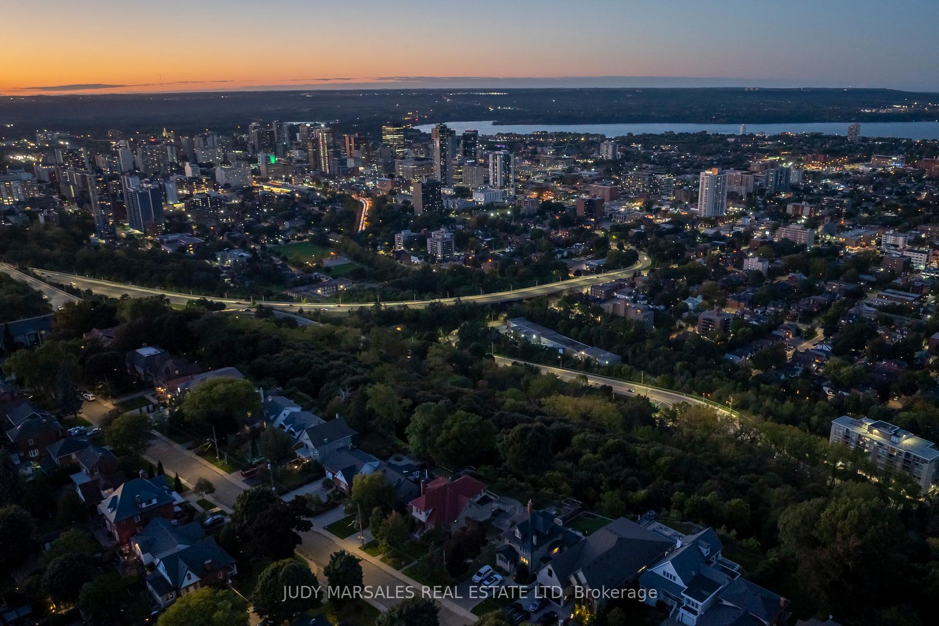 Photo 29 of 63 Mountain Park Avenue, Hamilton, Centremount — HOMEH