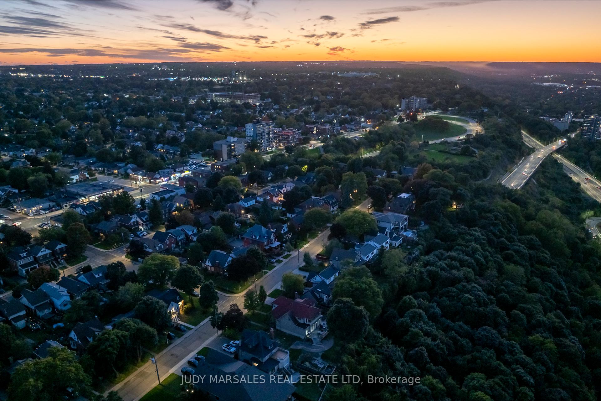 Photo 32 of 63 Mountain Park Avenue, Hamilton, Centremount — HOMEH