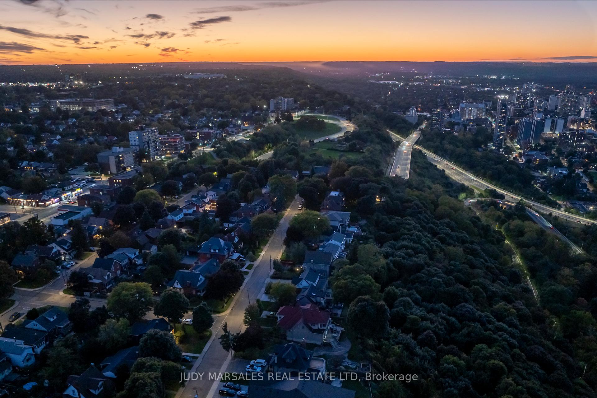 Photo 33 of 63 Mountain Park Avenue, Hamilton, Centremount — HOMEH