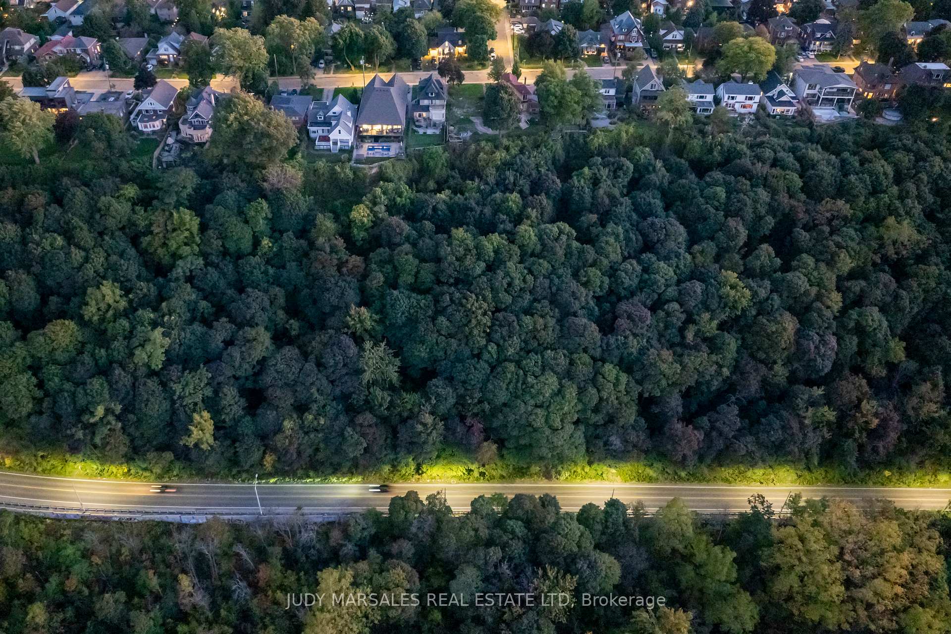 Photo 34 of 63 Mountain Park Avenue, Hamilton, Centremount — HOMEH