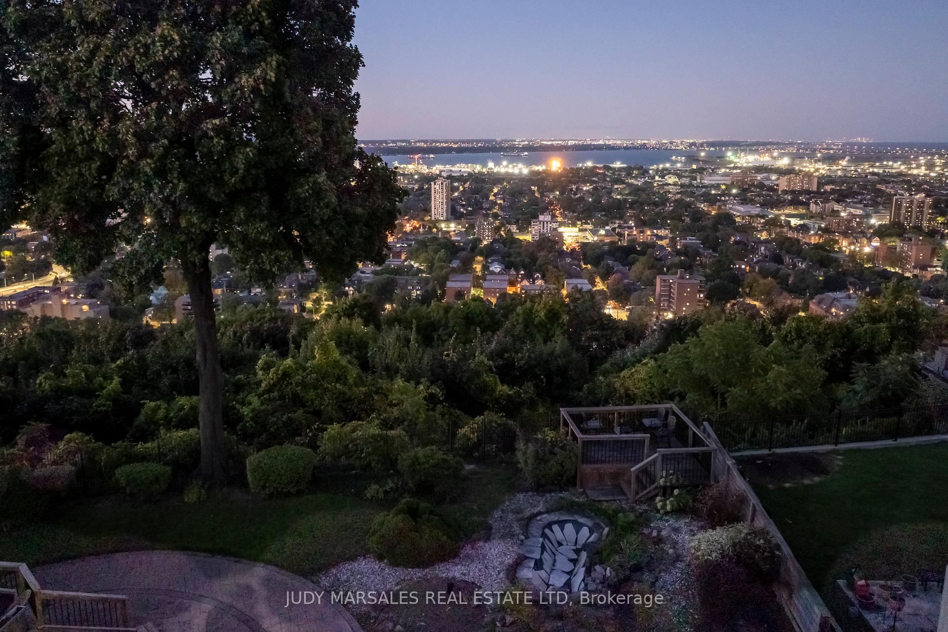 Photo 36 of 63 Mountain Park Avenue, Hamilton, Centremount — HOMEH