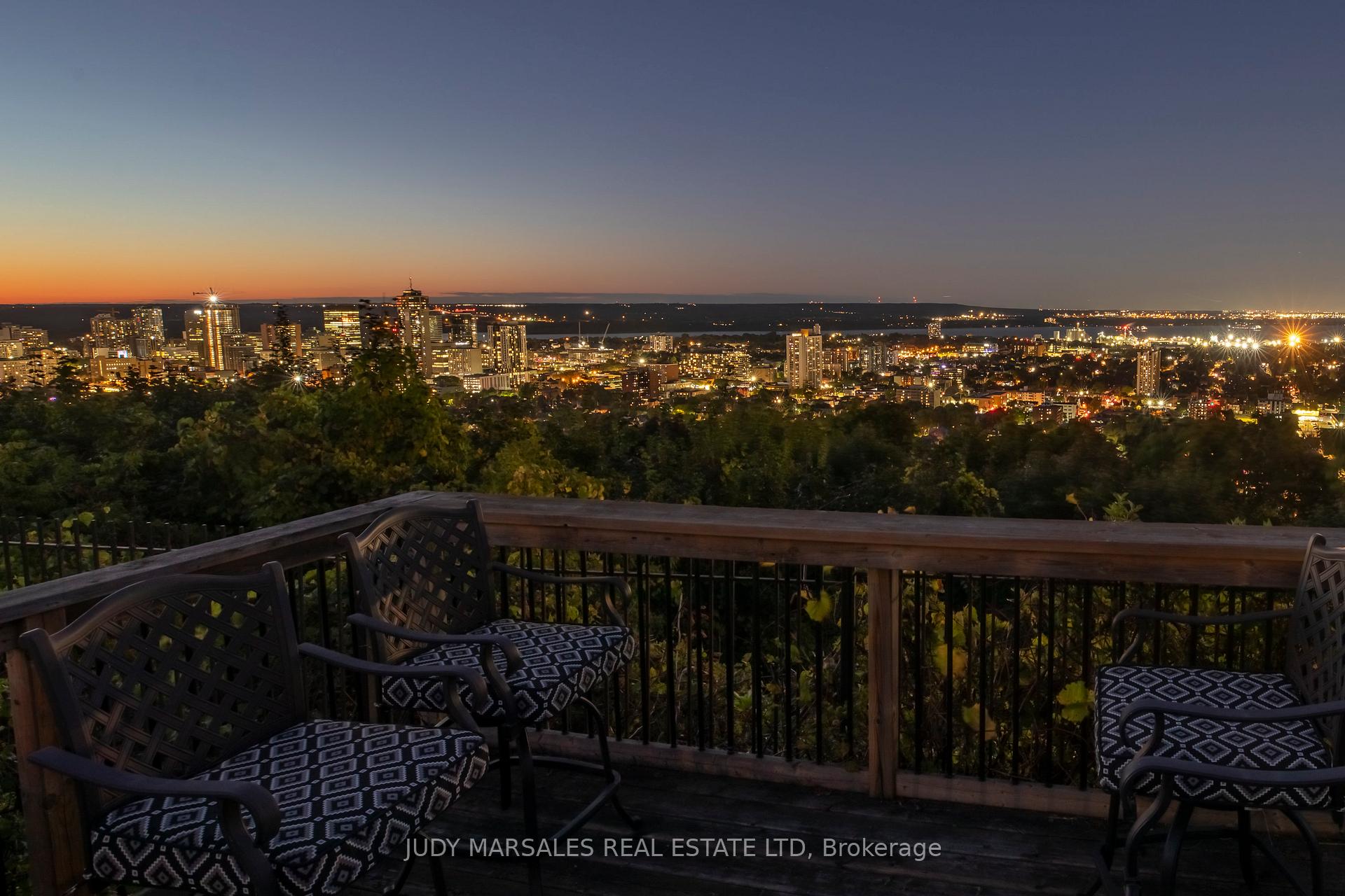 Photo 38 of 63 Mountain Park Avenue, Hamilton, Centremount — HOMEH
