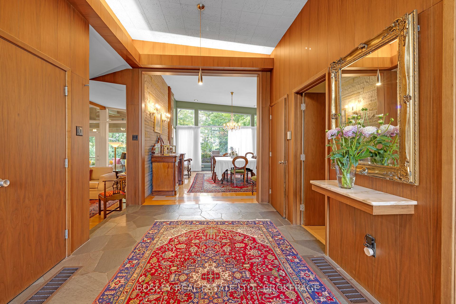 Photo 3 of 21 Woodmount Drive N, St. Catharines, Burleigh Hill — HOMEH