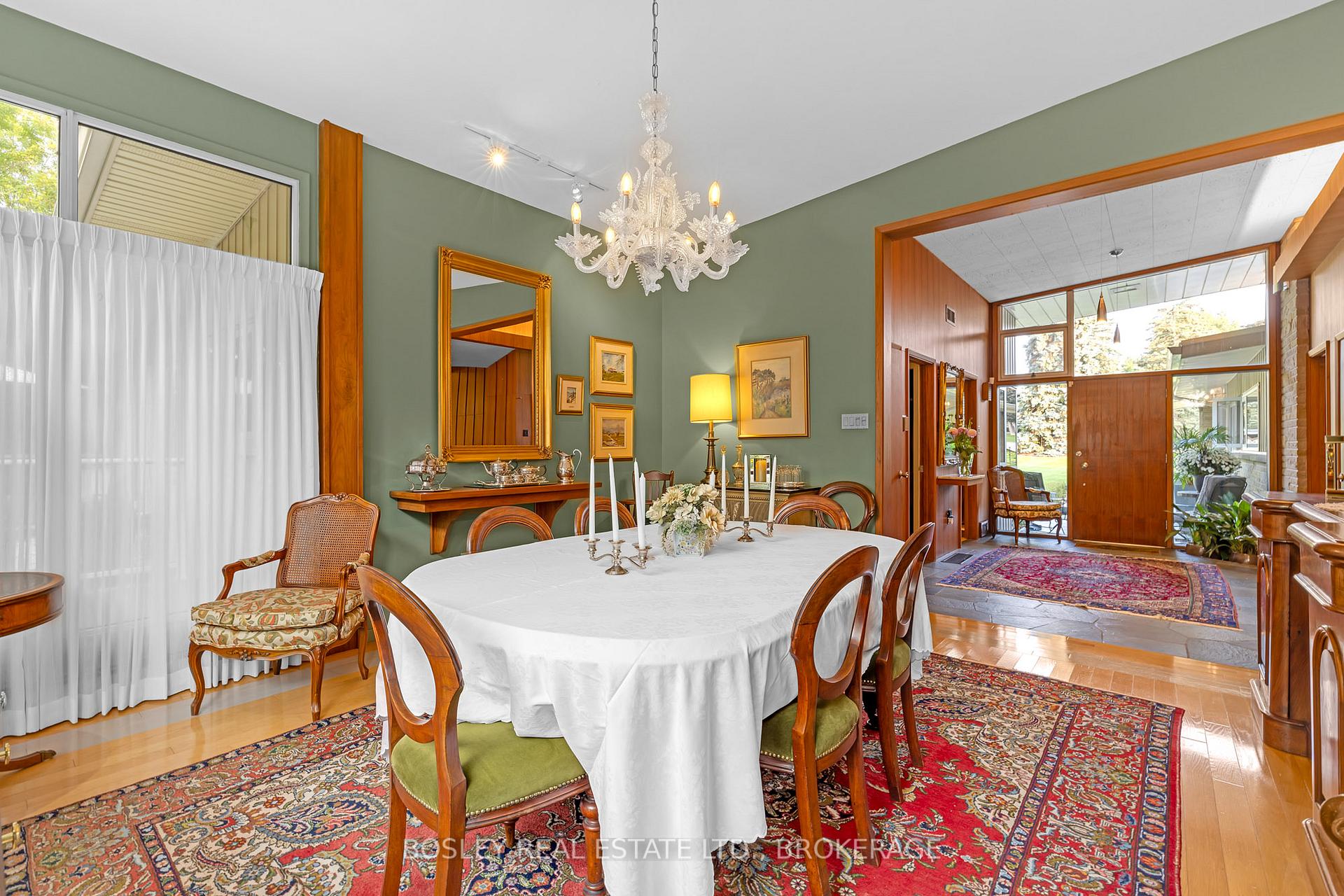 Photo 4 of 21 Woodmount Drive N, St. Catharines, Burleigh Hill — HOMEH