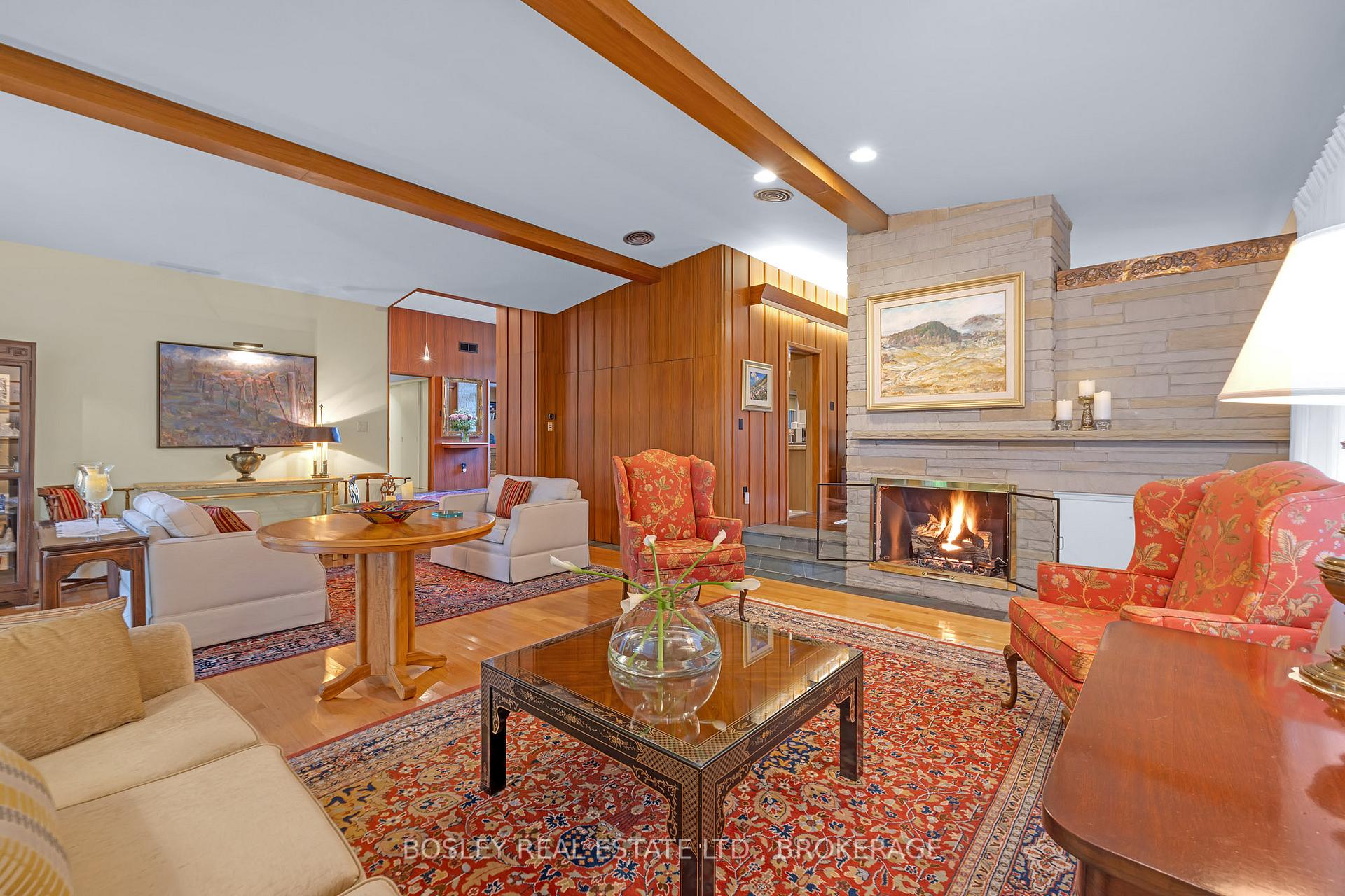 Photo 6 of 21 Woodmount Drive N, St. Catharines, Burleigh Hill — HOMEH