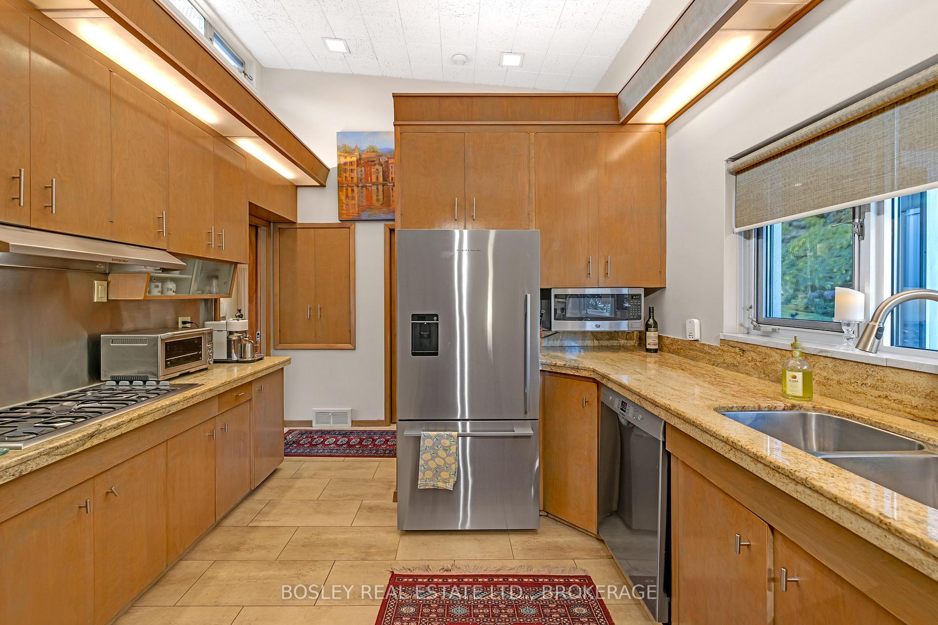 Photo 9 of 21 Woodmount Drive N, St. Catharines, Burleigh Hill — HOMEH