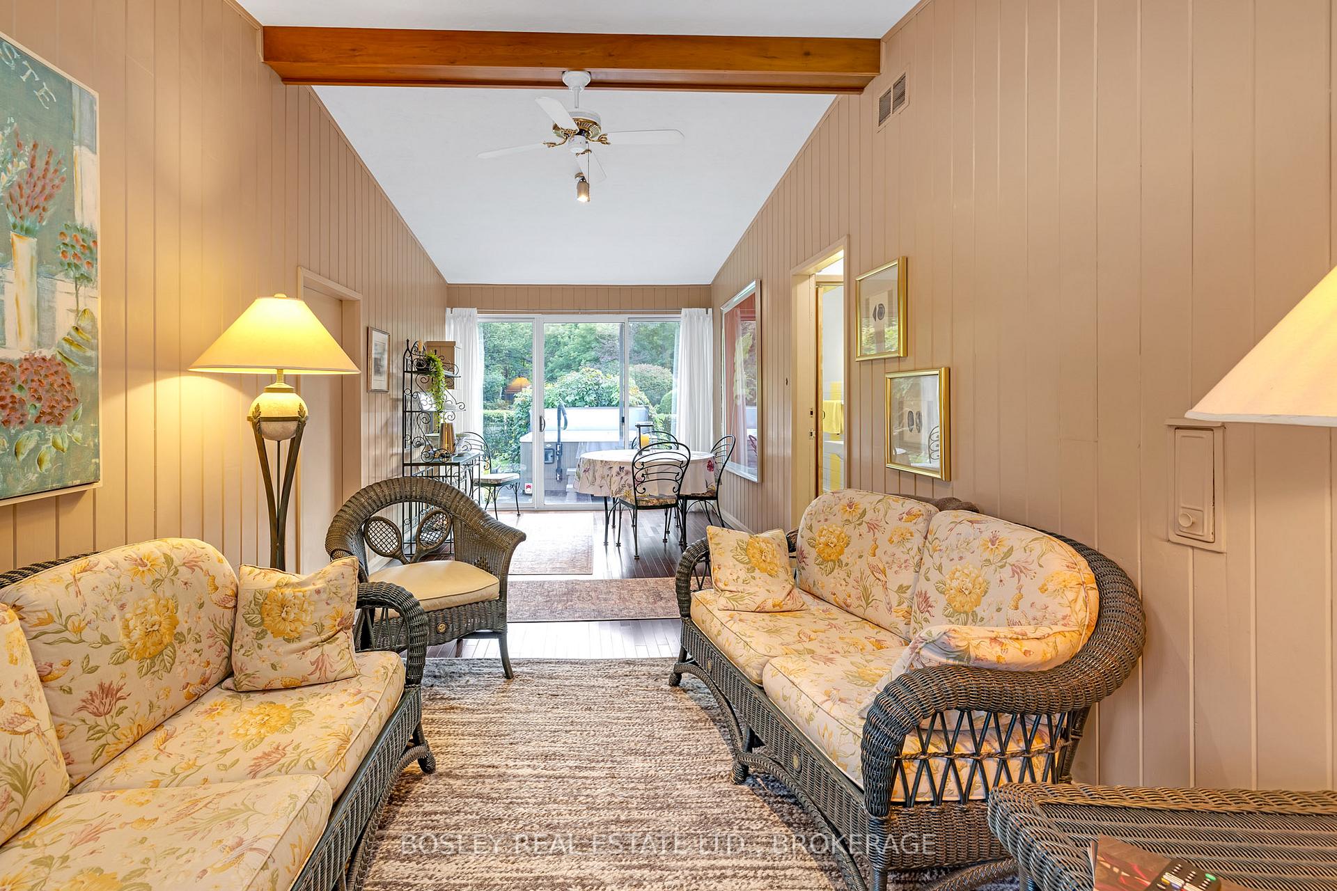 Photo 11 of 21 Woodmount Drive N, St. Catharines, Burleigh Hill — HOMEH
