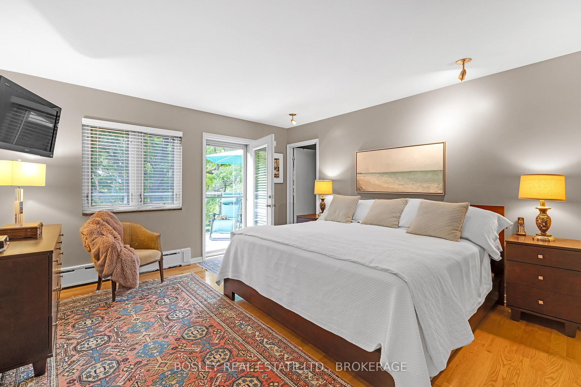Photo 14 of 21 Woodmount Drive N, St. Catharines, Burleigh Hill — HOMEH