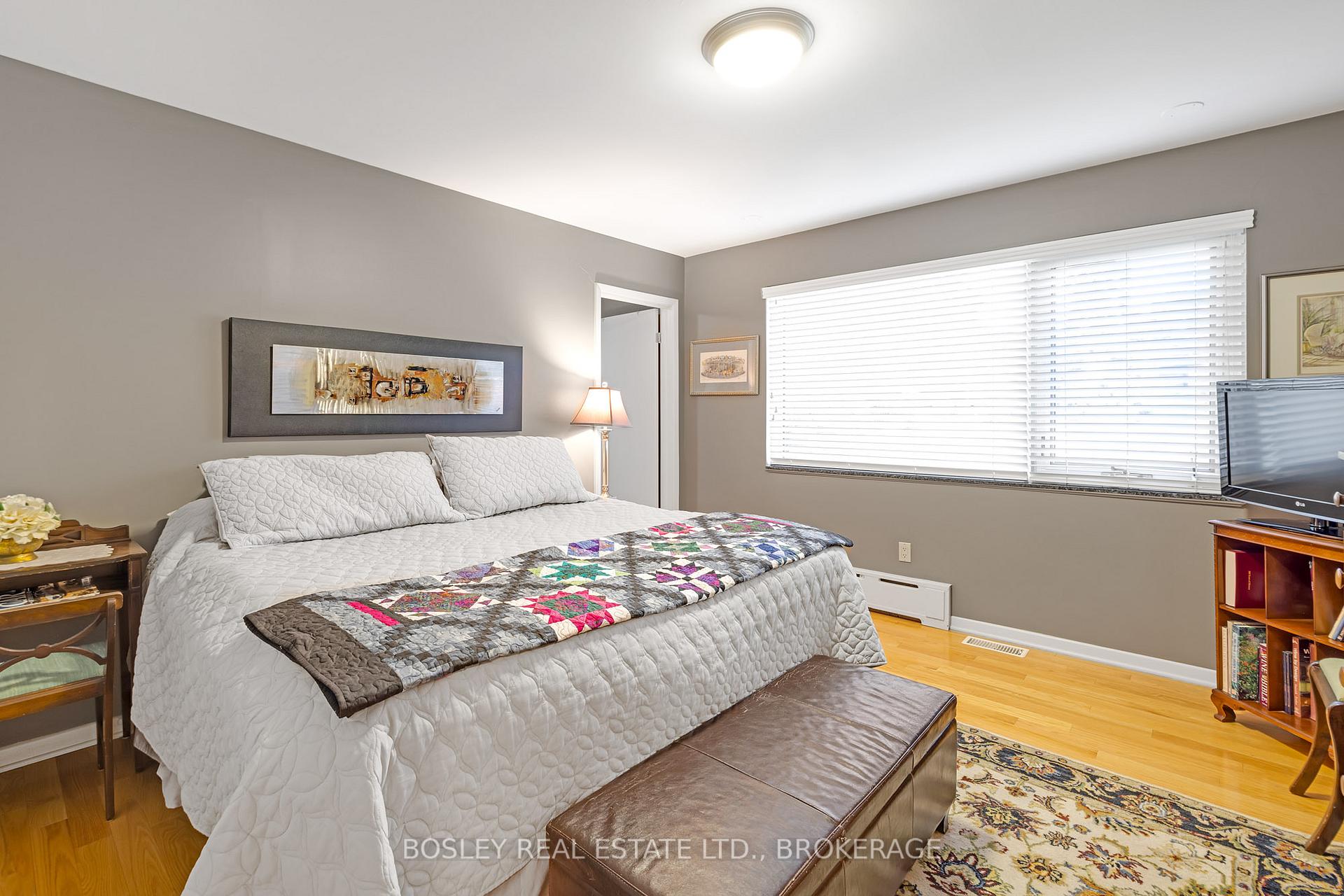 Photo 18 of 21 Woodmount Drive N, St. Catharines, Burleigh Hill — HOMEH