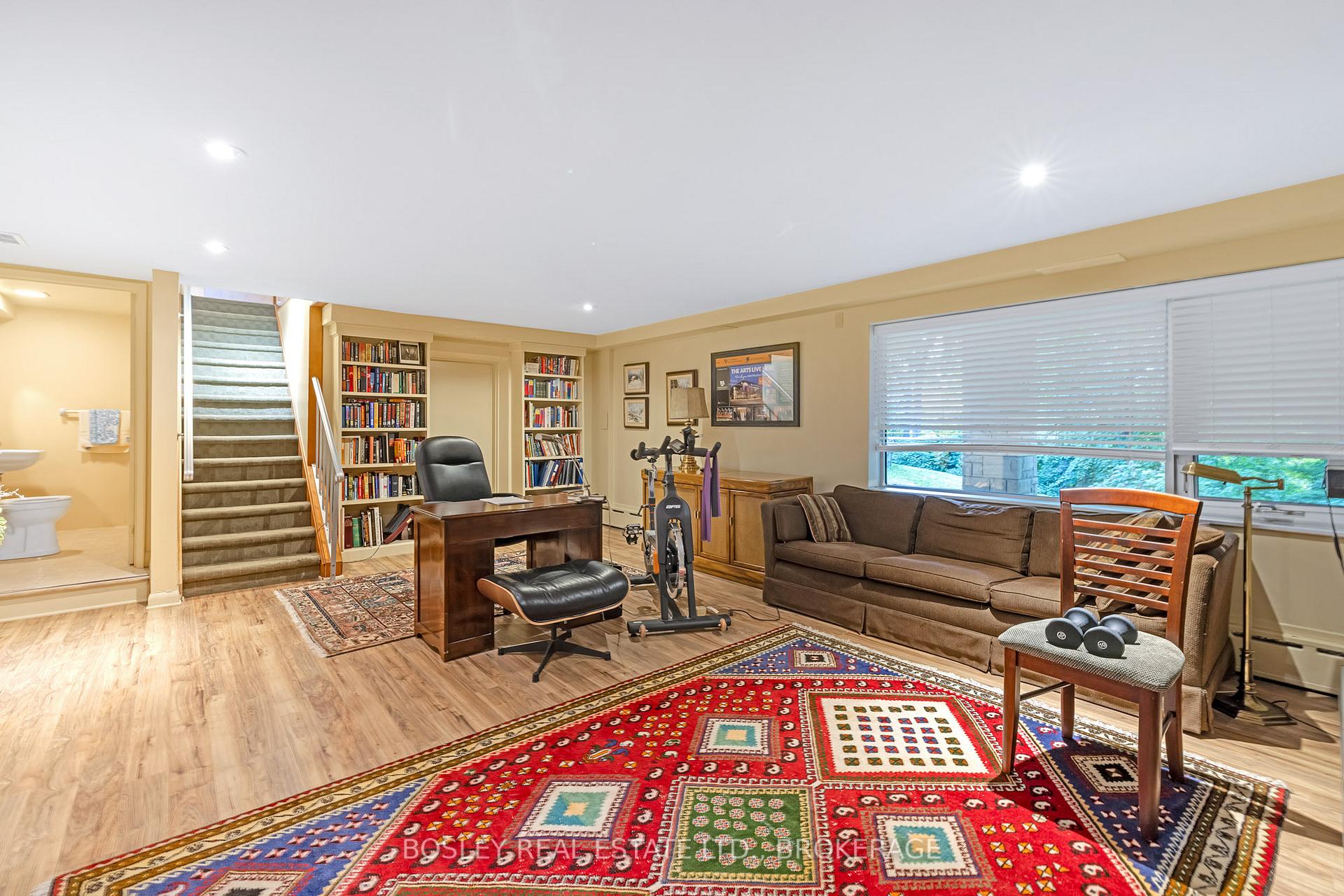 Photo 22 of 21 Woodmount Drive N, St. Catharines, Burleigh Hill — HOMEH