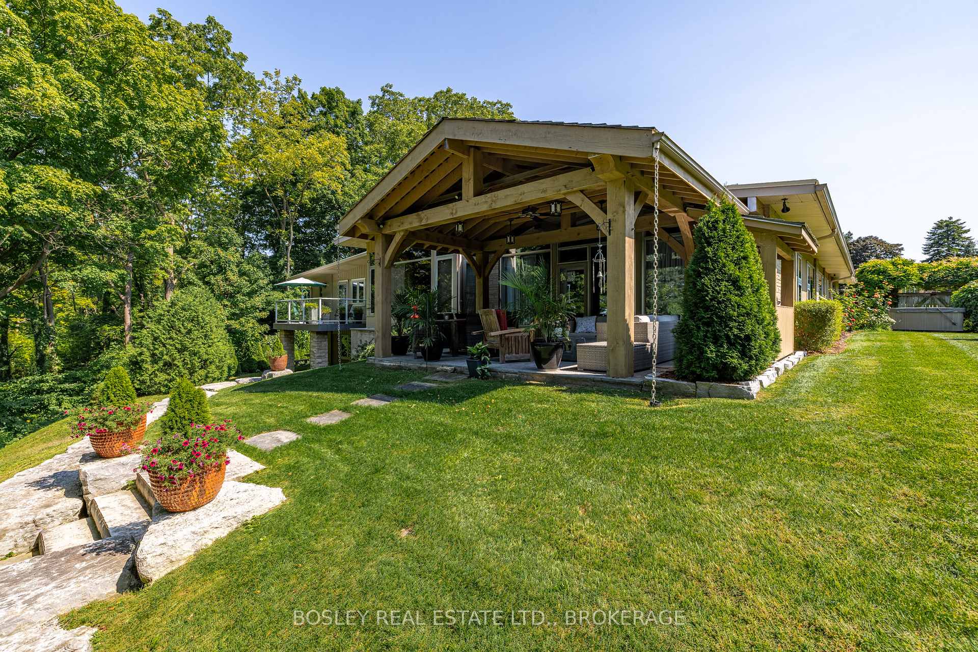 Photo 24 of 21 Woodmount Drive N, St. Catharines, Burleigh Hill — HOMEH