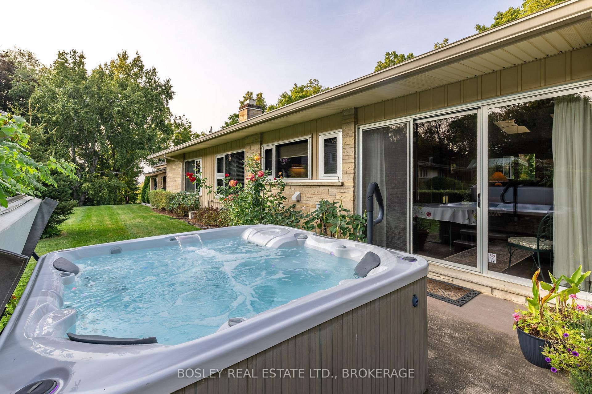 Photo 29 of 21 Woodmount Drive N, St. Catharines, Burleigh Hill — HOMEH
