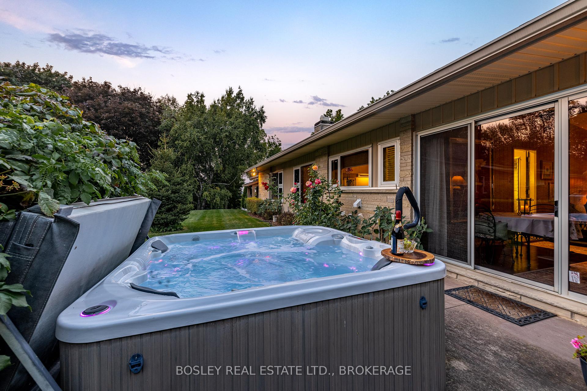 Photo 30 of 21 Woodmount Drive N, St. Catharines, Burleigh Hill — HOMEH