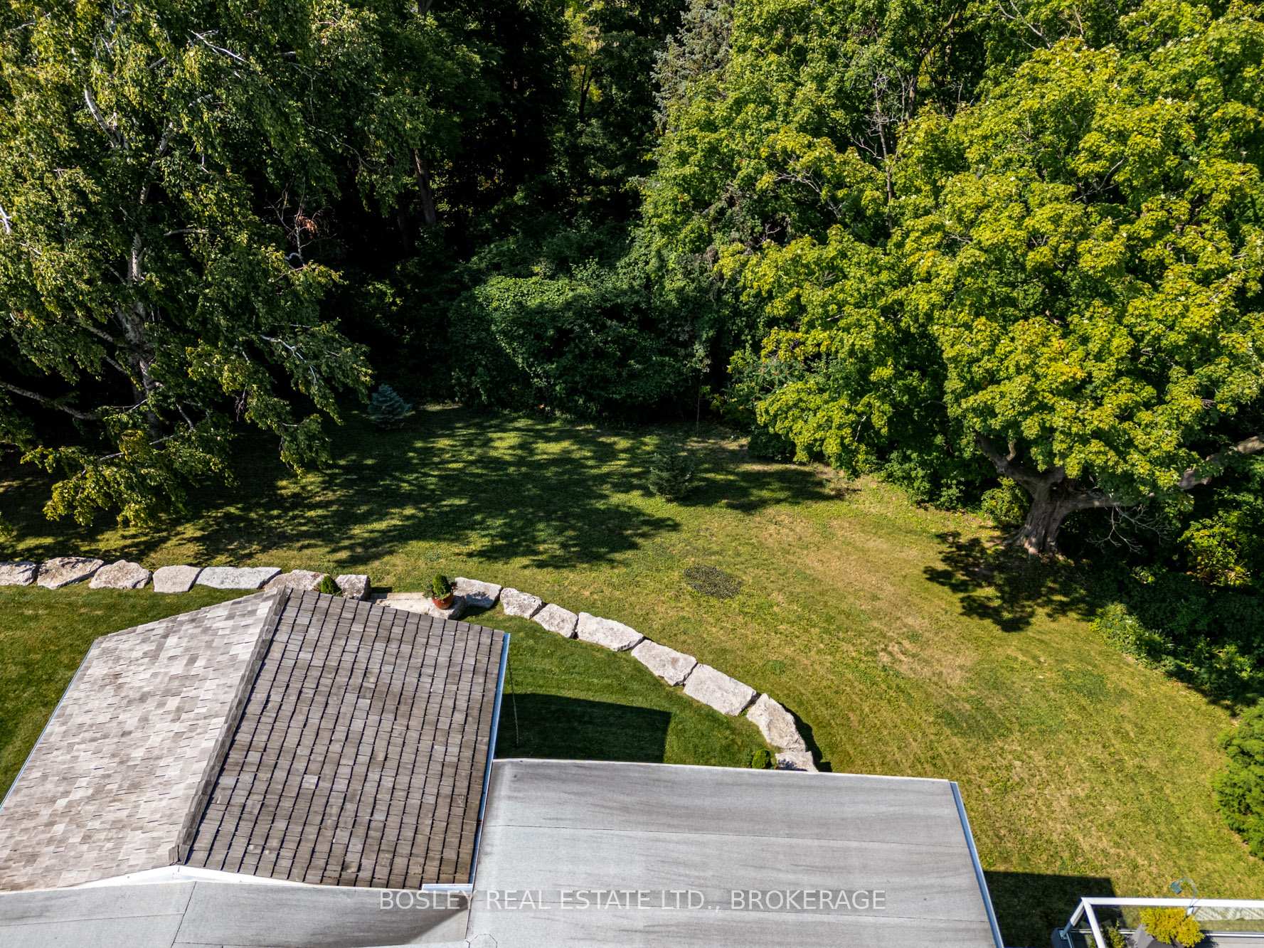 Photo 33 of 21 Woodmount Drive N, St. Catharines, Burleigh Hill — HOMEH