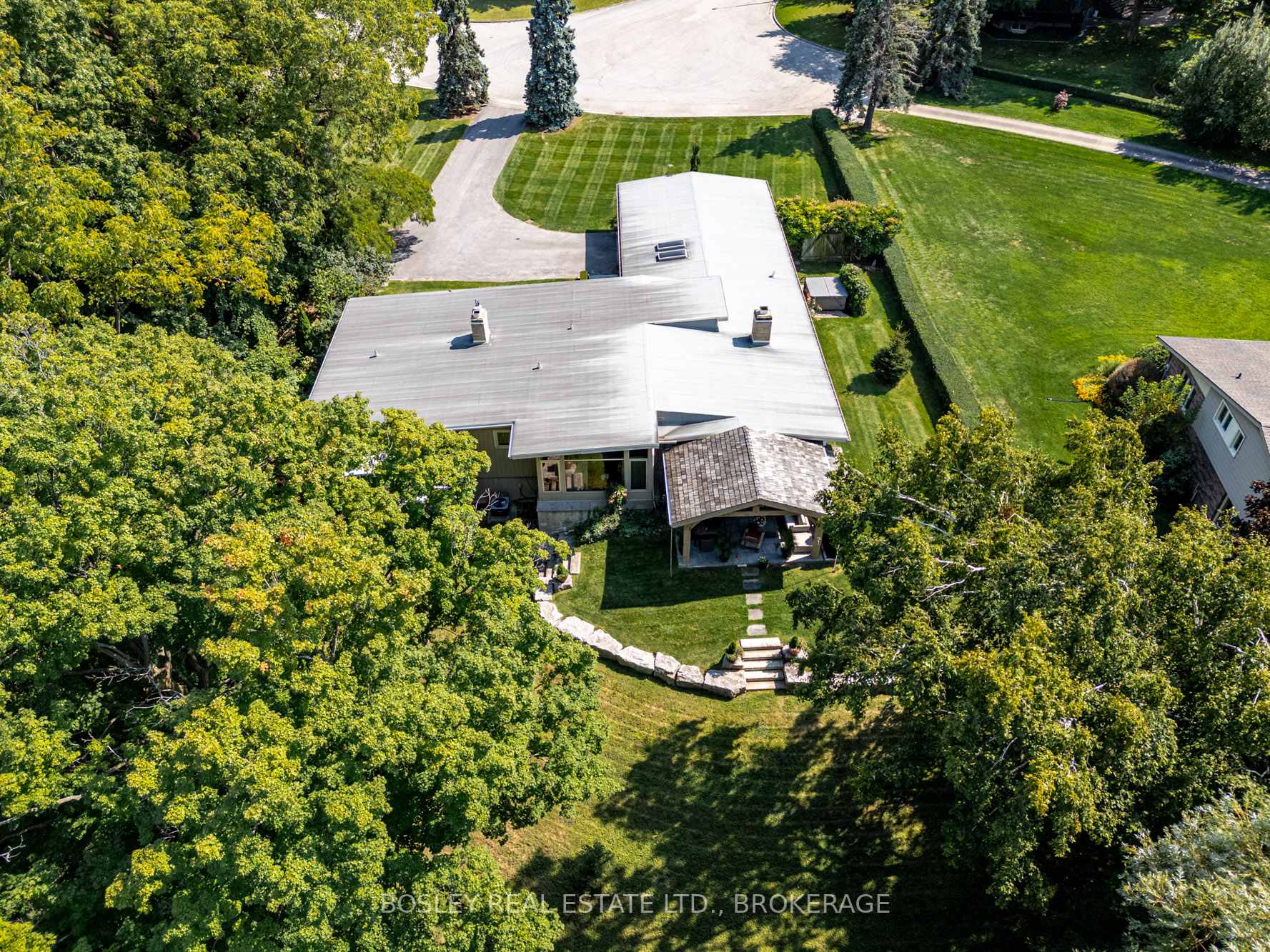 Photo 34 of 21 Woodmount Drive N, St. Catharines, Burleigh Hill — HOMEH