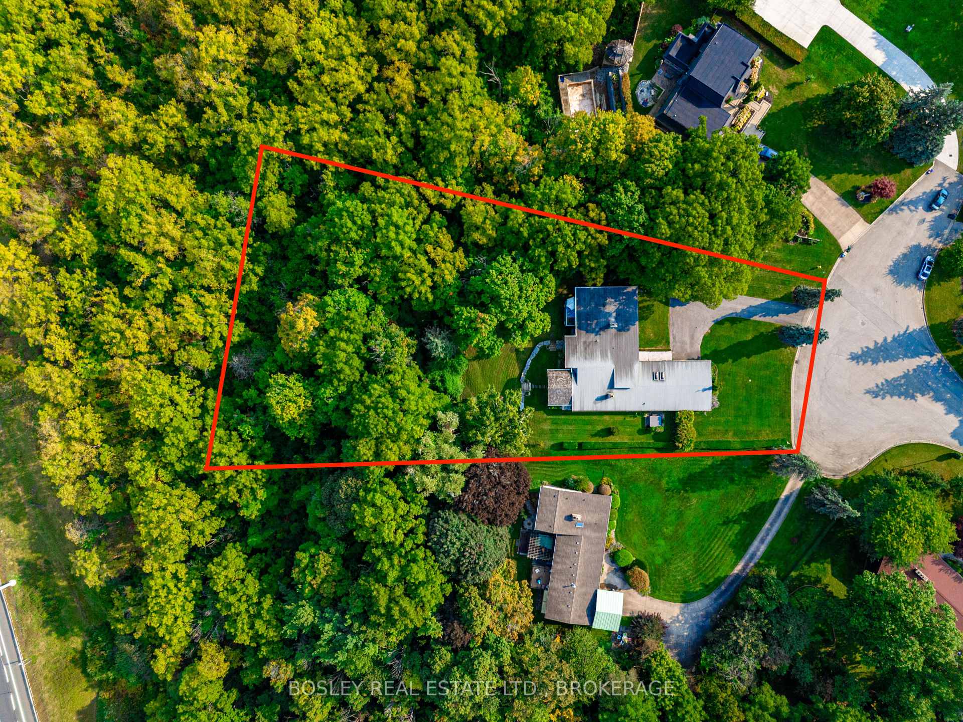 Photo 35 of 21 Woodmount Drive N, St. Catharines, Burleigh Hill — HOMEH