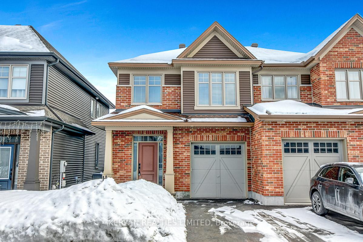 Front of 702 Vivera Place N