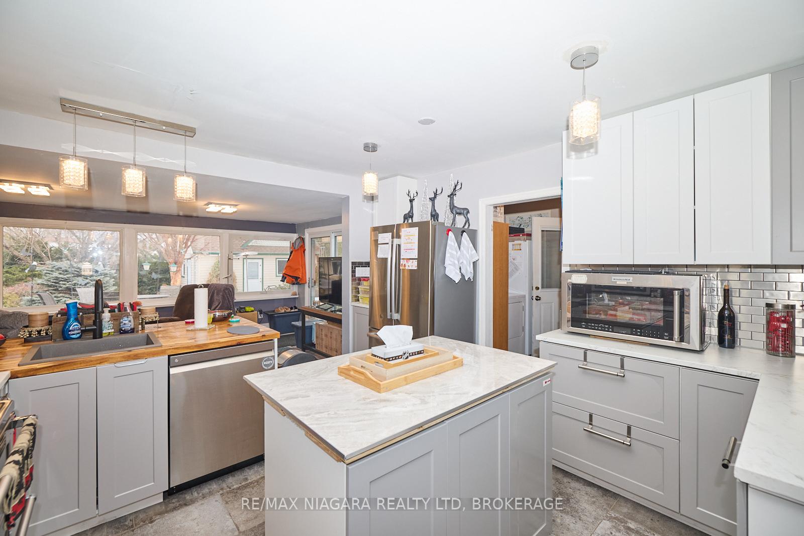 Photo 8 of 13 Lakeview Avenue, St. Catharines, Lakeshore — HOMEH