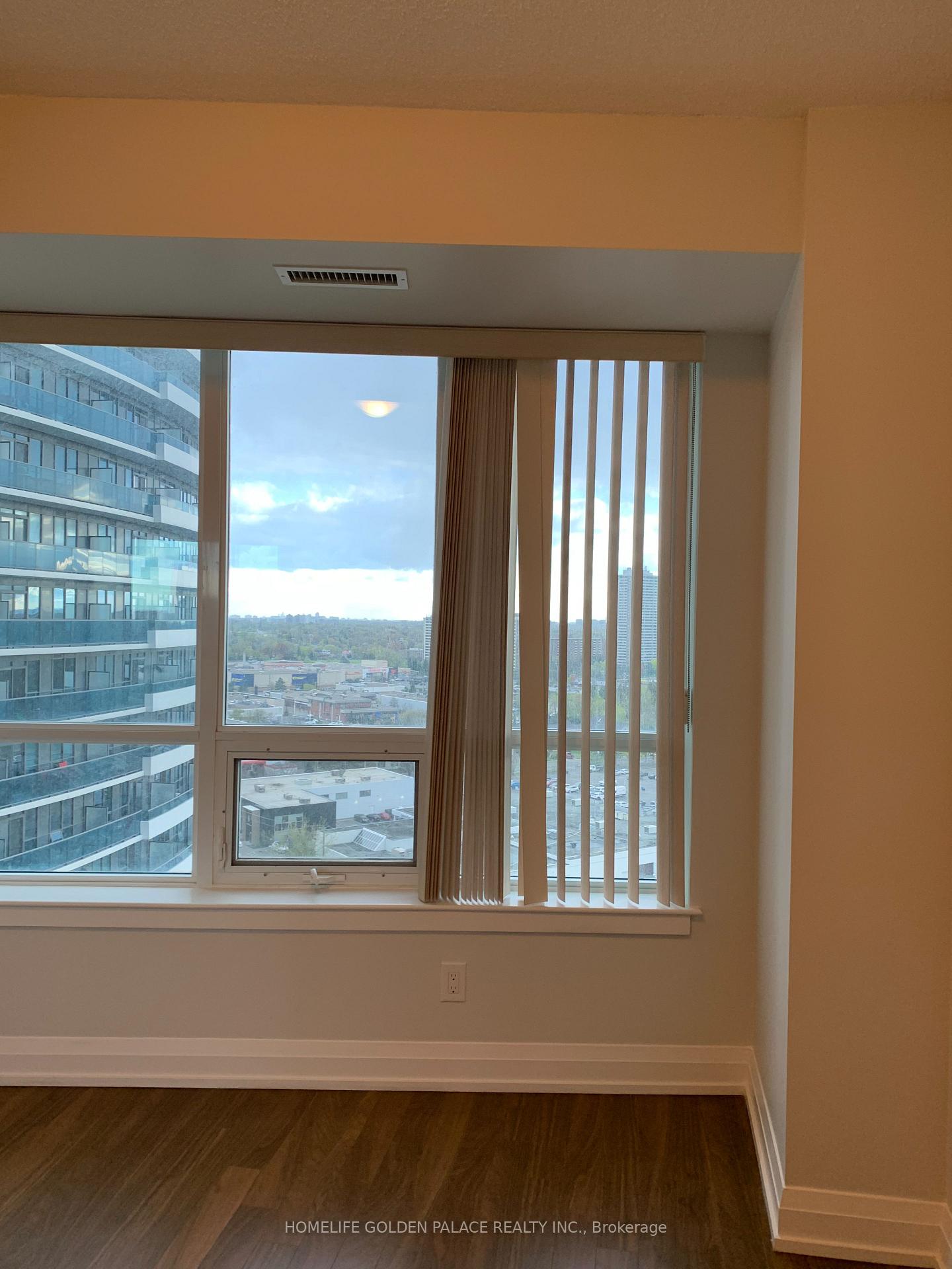 Photo 5 of Unit 1815, 7171 Yonge Street, Markham, Thornhill — HOMEH