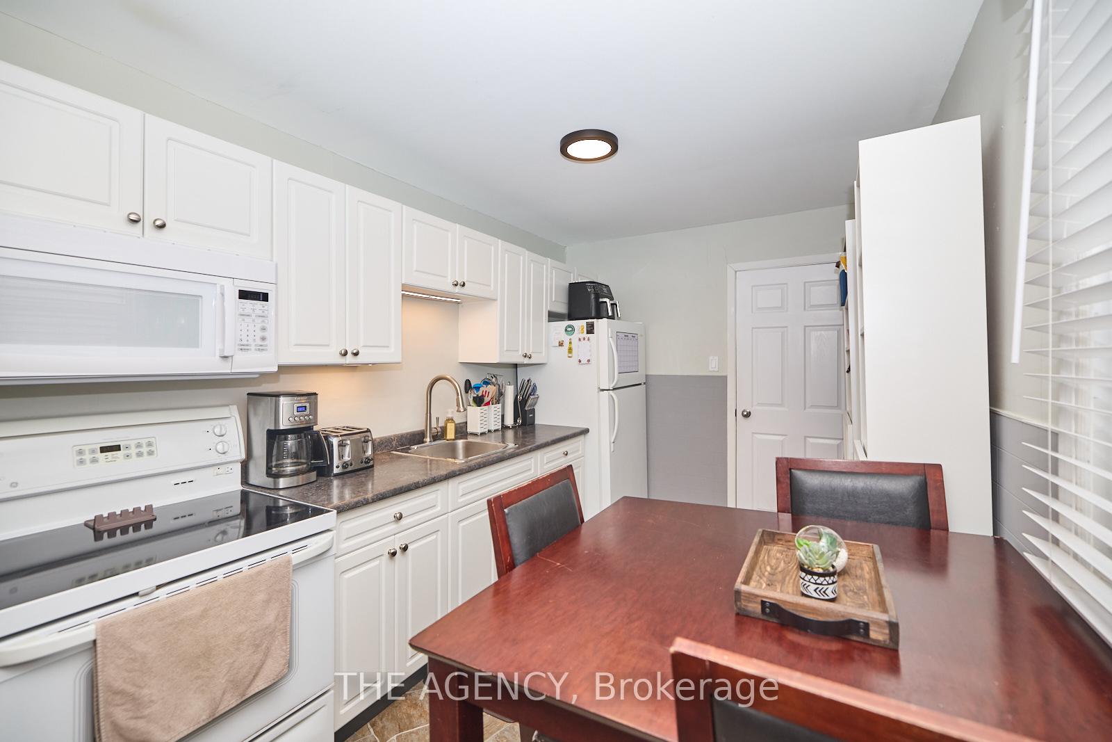 Photo 10 of 45 Bartlett Street, St. Catharines, Facer — HOMEH