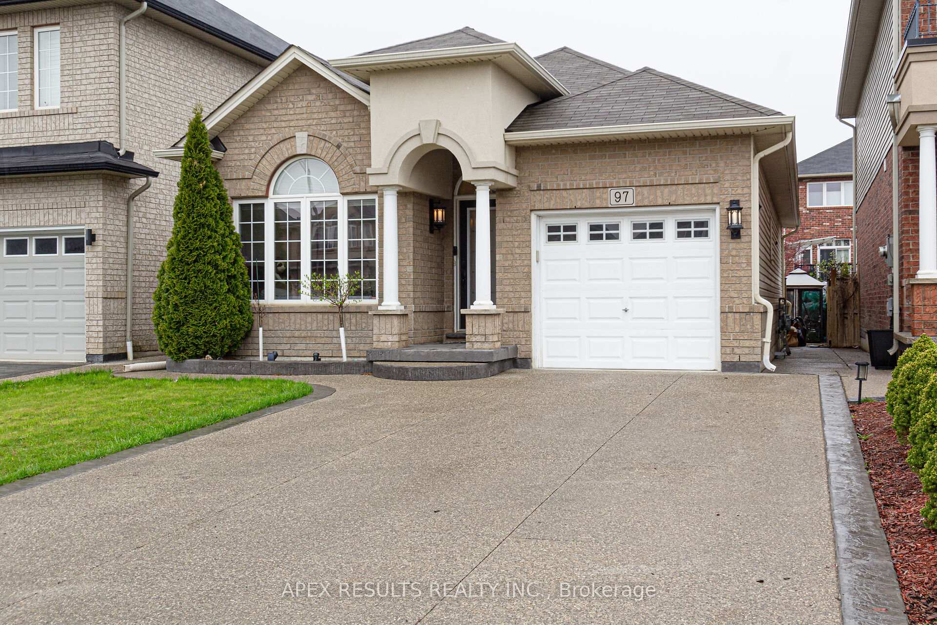 Photo 3 of 97 Trafalgar Drive, Hamilton, Stoney Creek Mountain — HOMEH