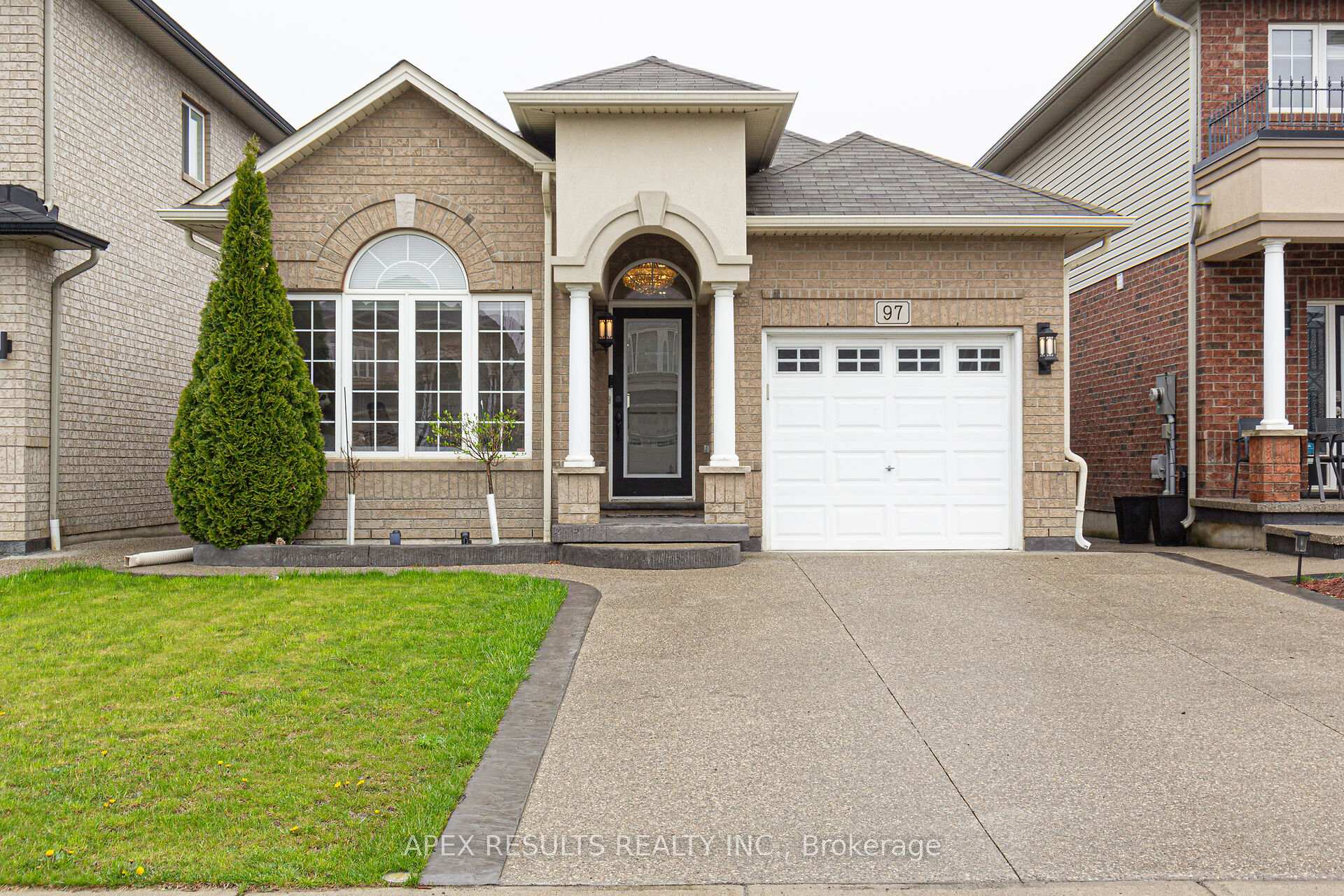 Photo 2 of 97 Trafalgar Drive, Hamilton, Stoney Creek Mountain — HOMEH