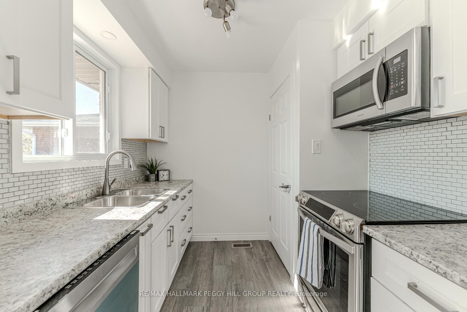 Photo 4 of 281 Cook Street, Barrie, Grove East — HOMEH
