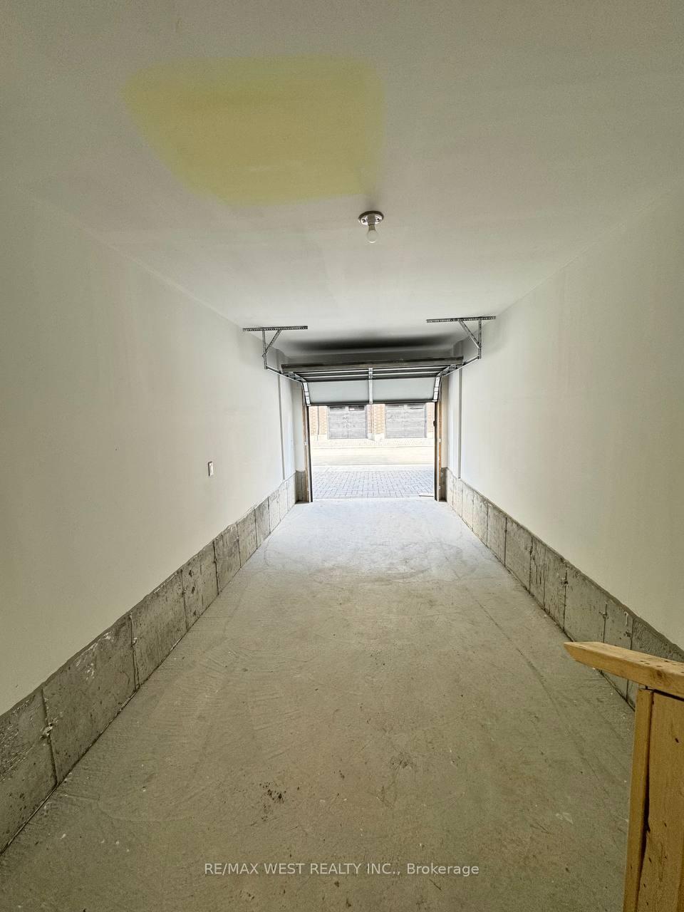 Photo 14 of Unit 906, 1695 Dersan Street, Pickering, Duffin Heights — HOMEH