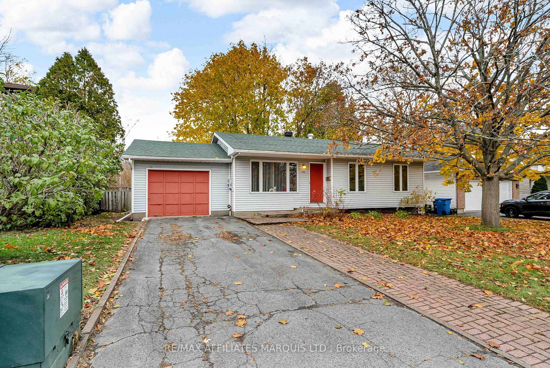 Photo 2 of 812 Kenyon Crescent, Cornwall — HOMEH