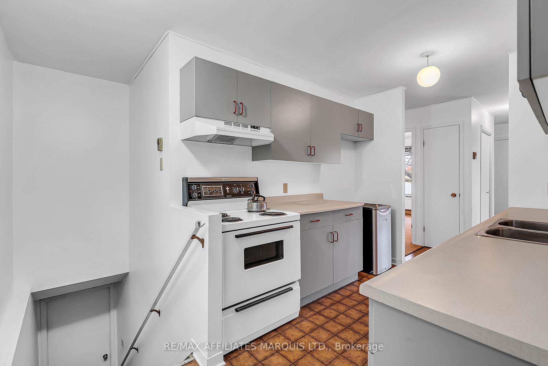 Photo 12 of 812 Kenyon Crescent, Cornwall — HOMEH